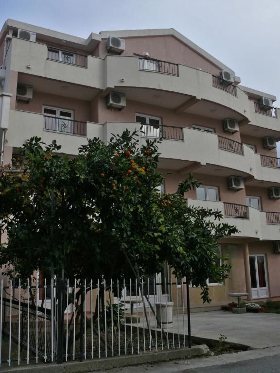 Guest House Zec building in Budva
